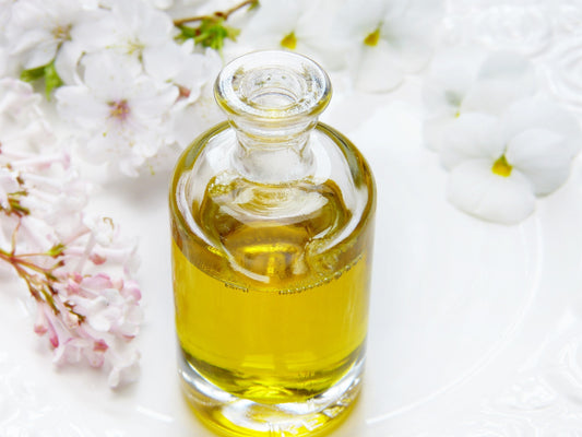 UNDERSTANDING THE DIFFERENCE: FRAGRANCE OILS VS. ESSENTIAL OILS
